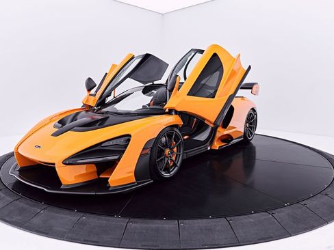 Used 2019 McLaren Senna RWD image 19