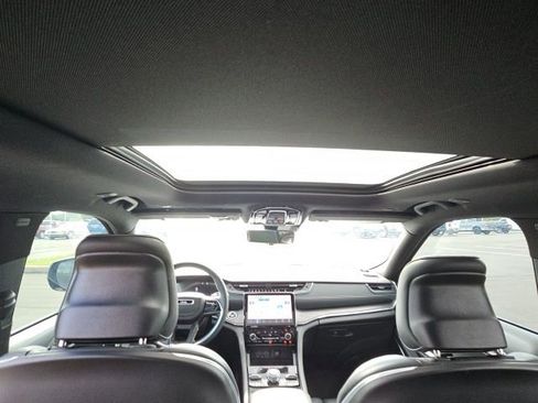 Used 2023 Jeep Grand Cherokee Overland w/ Luxury Tech Group IV image 38