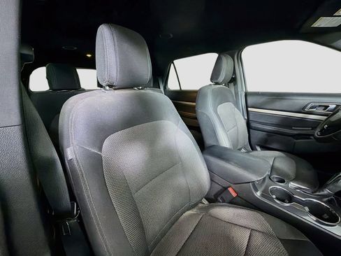 Used 2018 Ford Explorer XLT w/ Equipment Group 201A FWD image 29