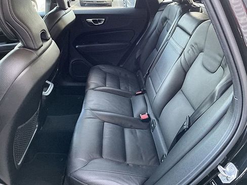 Certified 2021 Volvo XC60 T6 Momentum image 14