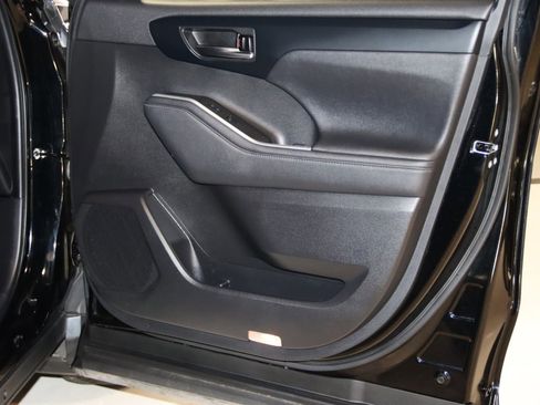 Used 2023 Toyota Highlander L image 51