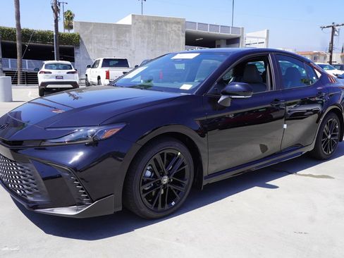 Certified 2026 Toyota Camry SE w/ Convenience Package FWD image 4