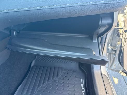Used 2018 Toyota Camry SE FWD image 21