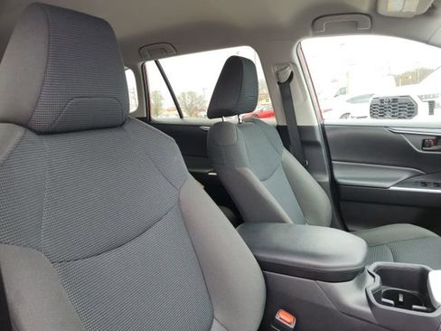 Used 2024 Toyota RAV4 LE image 9