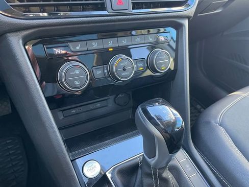 New 2024 Volkswagen Taos SE image 17