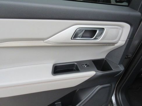 New 2026 Ford Explorer Active RWD image 17