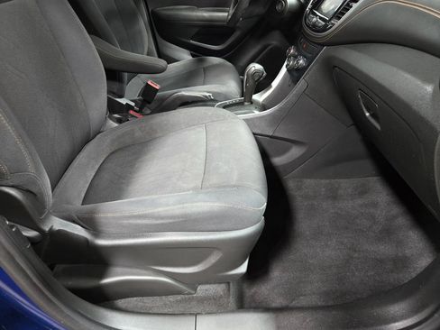 Used 2020 Chevrolet Trax LT FWD image 46