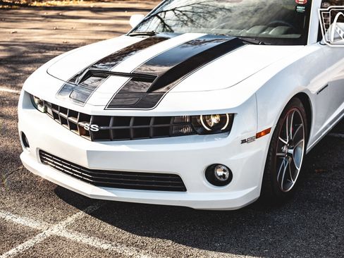 Used 2010 Chevrolet Camaro SS w/ RS Package image 27