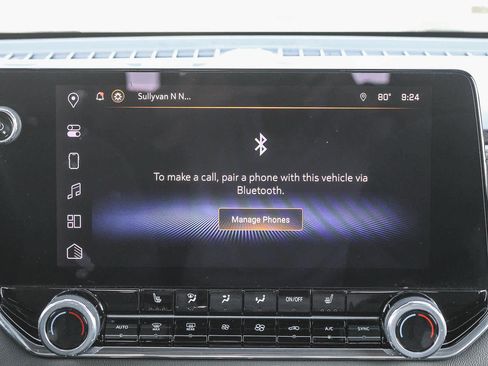 Used 2024 Chevrolet Colorado ZR2 w/ Technology Package AWD/4WD image 17