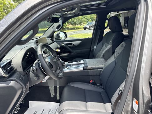 Used 2025 Lexus LX 700h F Sport image 13