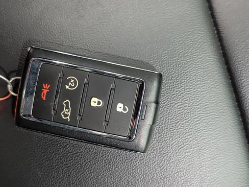 Used 2023 Jeep Grand Cherokee Limited AWD/4WD image 32
