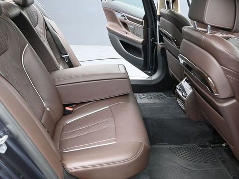 Used 2020 BMW 750i xDrive image 19