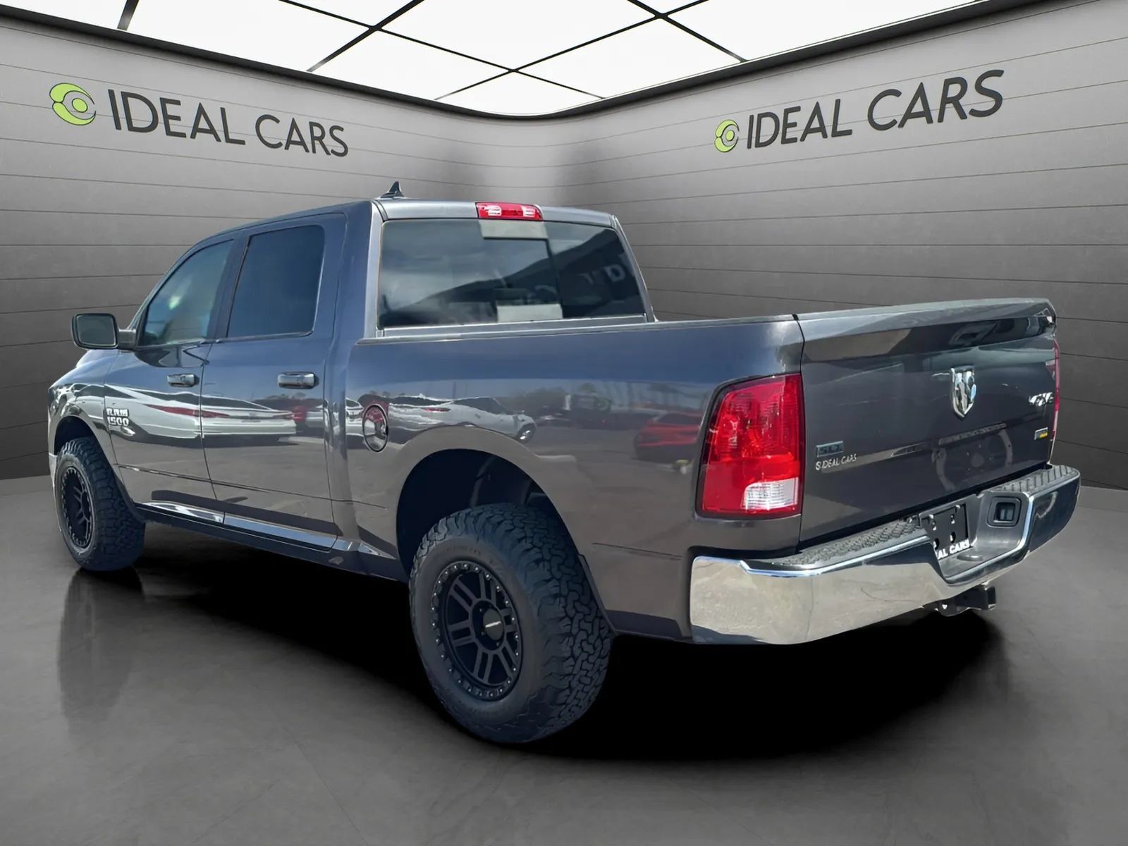 Used 2019 RAM 1500 Classic SLT w/ Luxury Group AWD/4WD image 9