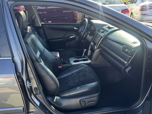 Used 2014 Toyota Camry SE w/ Leather Package FWD image 29