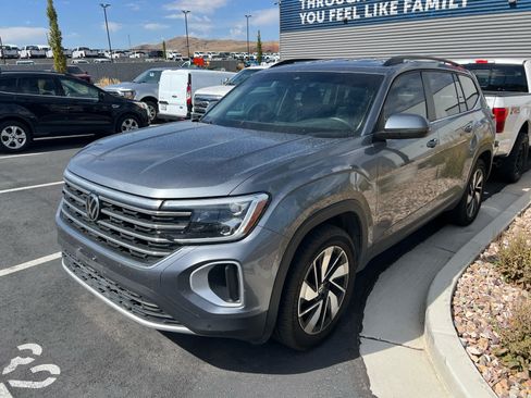 Used 2024 Volkswagen Atlas SE AWD/4WD image 1