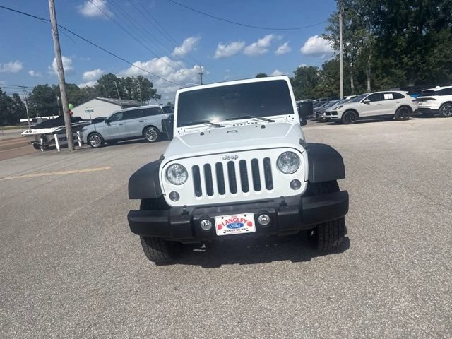 Used 2015 Jeep Wrangler Unlimited Rubicon w/ Connectivity Group AWD/4WD image 7