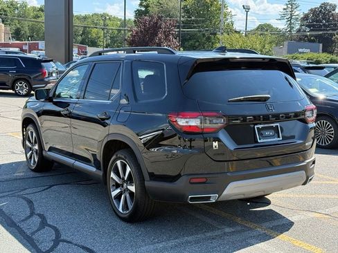 Used 2023 Honda Pilot Touring image 3