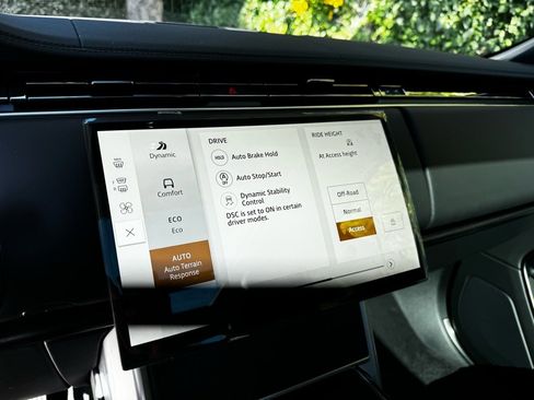 New 2025 Land Rover Range Rover SE image 11