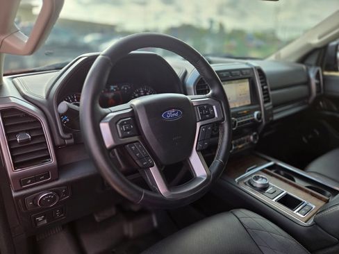 Used 2019 Ford Expedition Platinum RWD image 17
