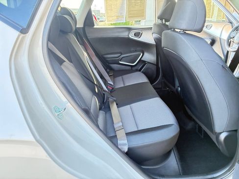 Used 2025 Kia Soul LX w/ LX Technology Package FWD image 24