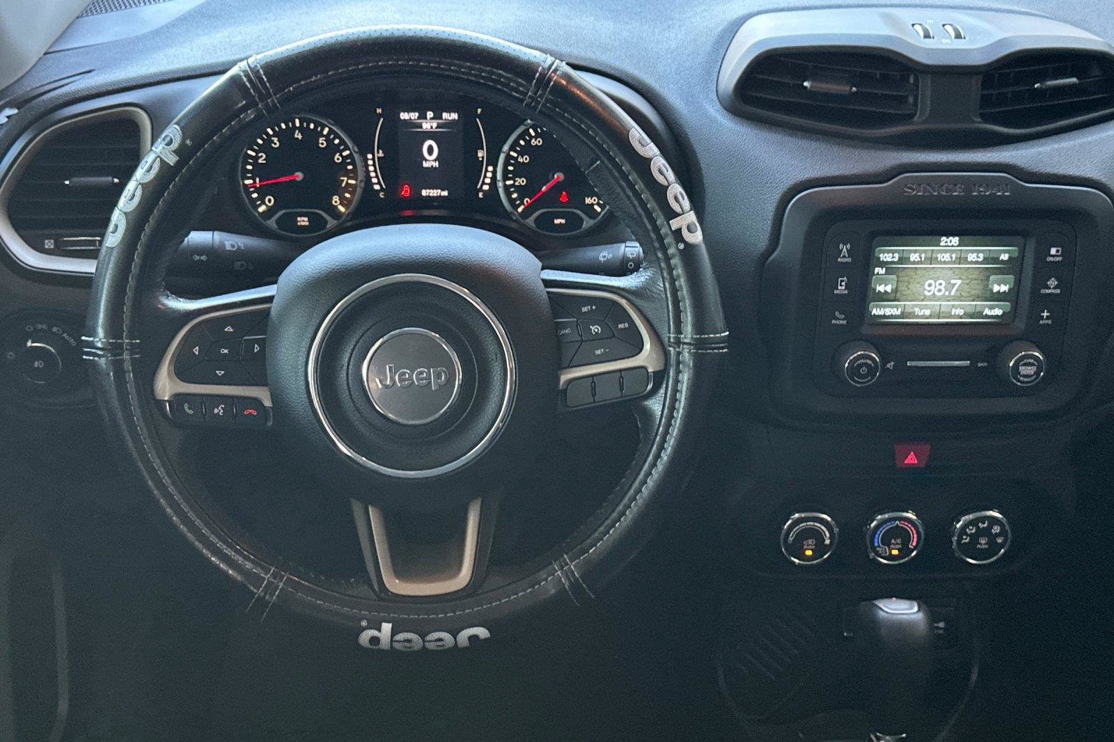 Used 2016 Jeep Renegade Latitude FWD image 14