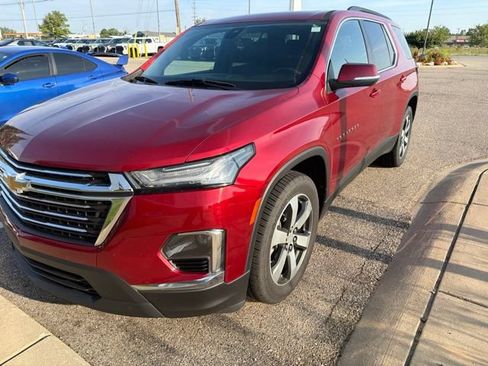 Used 2022 Chevrolet Traverse LT w/ LT Premium Package AWD/4WD image 4