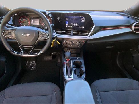 Used 2024 Chevrolet Trax RS FWD image 15
