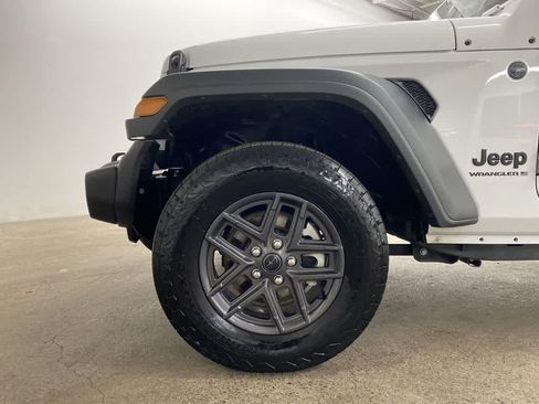 Used 2025 Jeep Wrangler Unlimited Sport AWD/4WD image 11