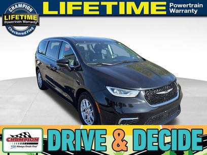 Used 2023 Chrysler Pacifica Touring-L