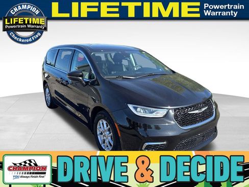 Used 2023 Chrysler Pacifica Touring-L FWD image 1