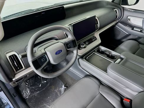 New 2026 Ford Expedition Active image 2