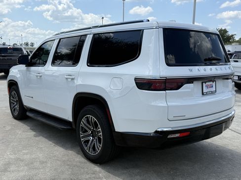 Used 2023 Jeep Wagoneer 4WD w/ Premium Group I image 7