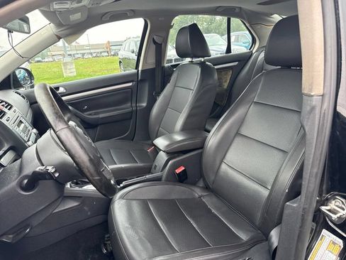 Used 2010 Volkswagen Jetta Limited Edition FWD image 9