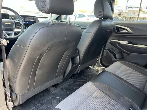 Used 2024 Chevrolet Trax LT w/ Sunroof Package FWD image 19