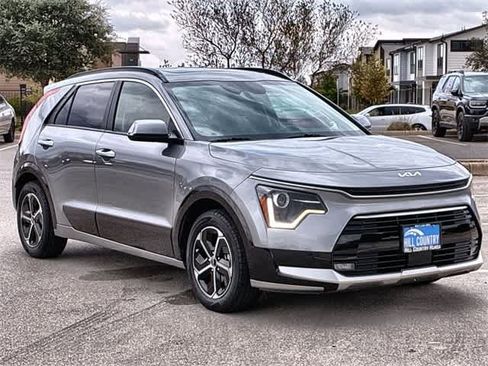 Used 2023 Kia Niro SX image 8