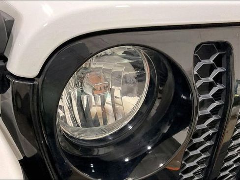 Used 2021 Jeep Gladiator Willys image 30