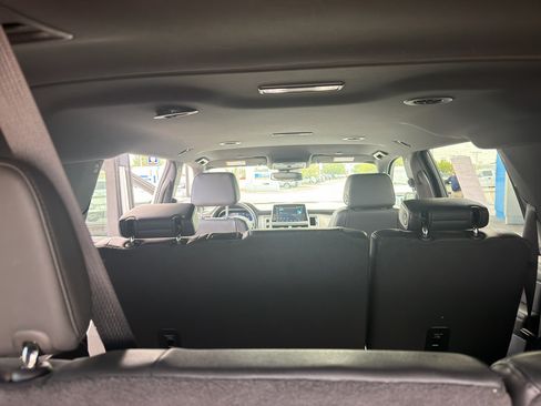 Used 2024 Chevrolet Suburban LT AWD/4WD image 11