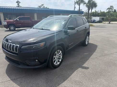 Used 2019 Jeep Cherokee Latitude w/ Popular Appearance Group FWD image 2