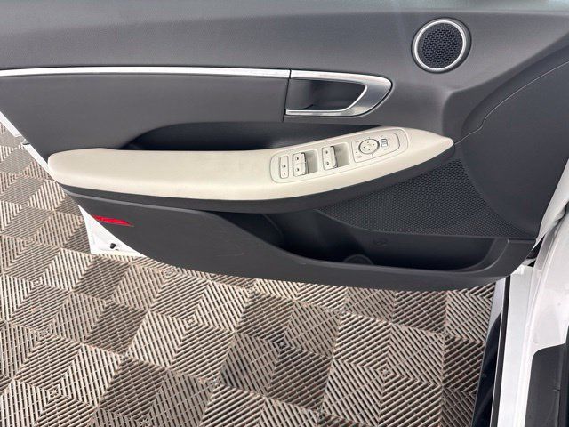 Used 2023 Hyundai Sonata SEL w/ Preferred Accessory Package FWD image 18