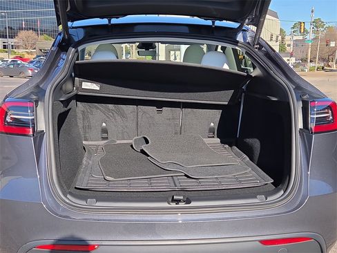 Used 2023 Tesla Model Y Long Range image 13