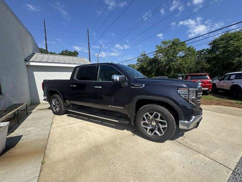 Used 2023 GMC Sierra 1500 SLT w/ SLT Premium Package AWD/4WD image 4