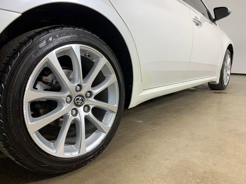 Used 2014 Toyota Avalon Limited w/ Technology Package image 9