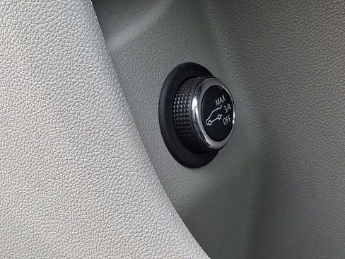 Certified 2022 Cadillac XT4 Luxury w/ Cold Weather Package image 29