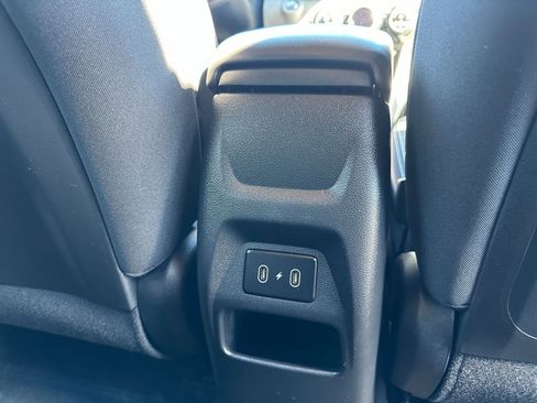 Used 2025 Hyundai Venue SEL image 23