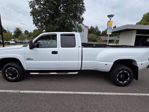 Used 2006 Chevrolet Silverado 3500 LT w/ Heavy-Duty Power Package RWD image 10