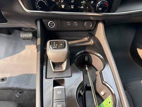 Used 2023 Nissan Rogue S AWD/4WD image 18