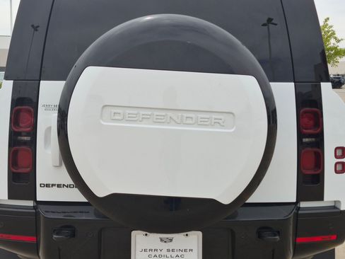 Used 2025 Land Rover Defender 130 X-Dynamic SE AWD/4WD image 12
