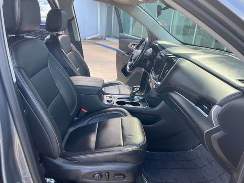 Used 2021 Chevrolet Traverse LT image 16