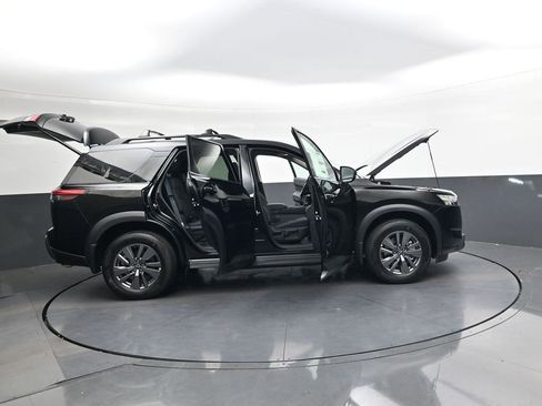Used 2025 Nissan Pathfinder SV image 36