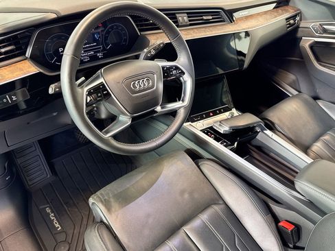 Used 2019 Audi e-tron Prestige w/ Prestige Package image 9
